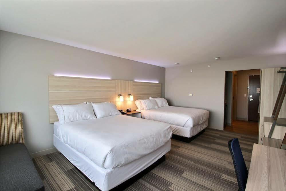 Holiday Inn Express & Suites Fond Du Lac By Ihg Ngoại thất bức ảnh