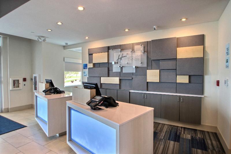 Holiday Inn Express & Suites Fond Du Lac By Ihg Ngoại thất bức ảnh