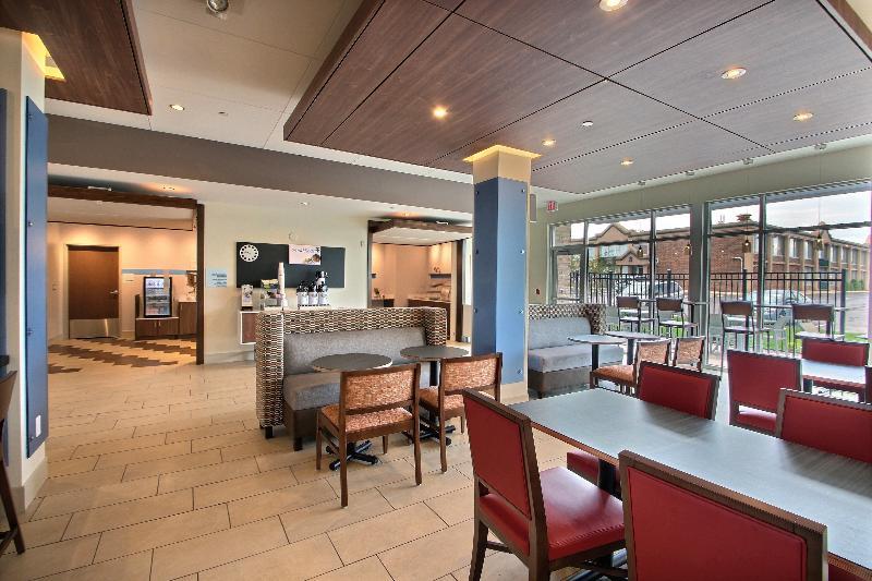 Holiday Inn Express & Suites Fond Du Lac By Ihg Ngoại thất bức ảnh